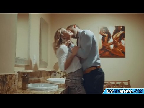 ❤️ کله چې یو ښکلی سپین رنګ تاسو په عامه تشناب کې جذبوي ❌  جنس